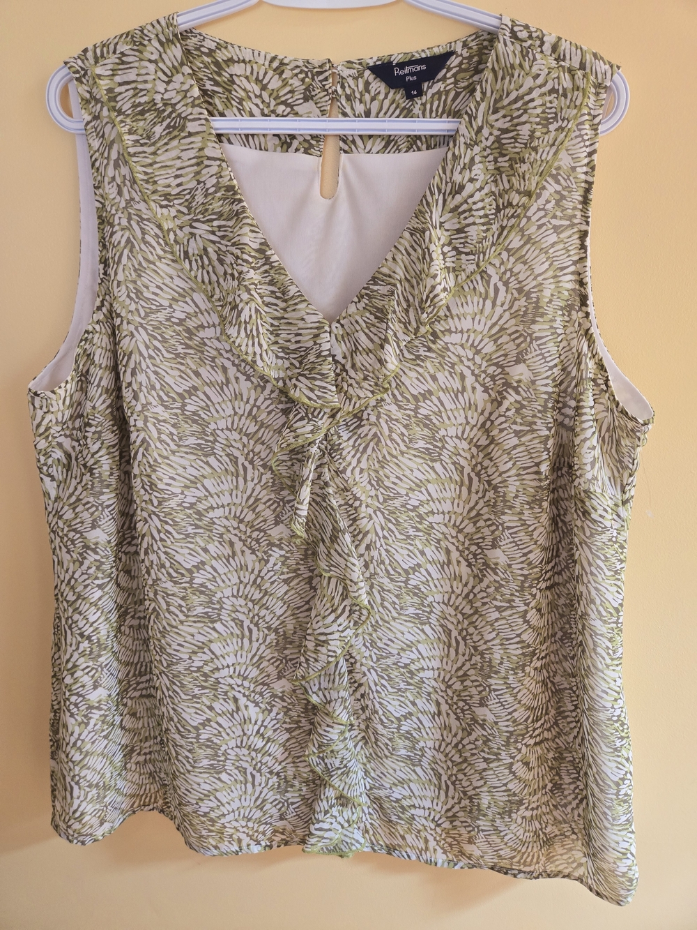 Reitmans Plus Size 16 Green Abstract Print Sleeveless Ruffle Blouse Tank Top